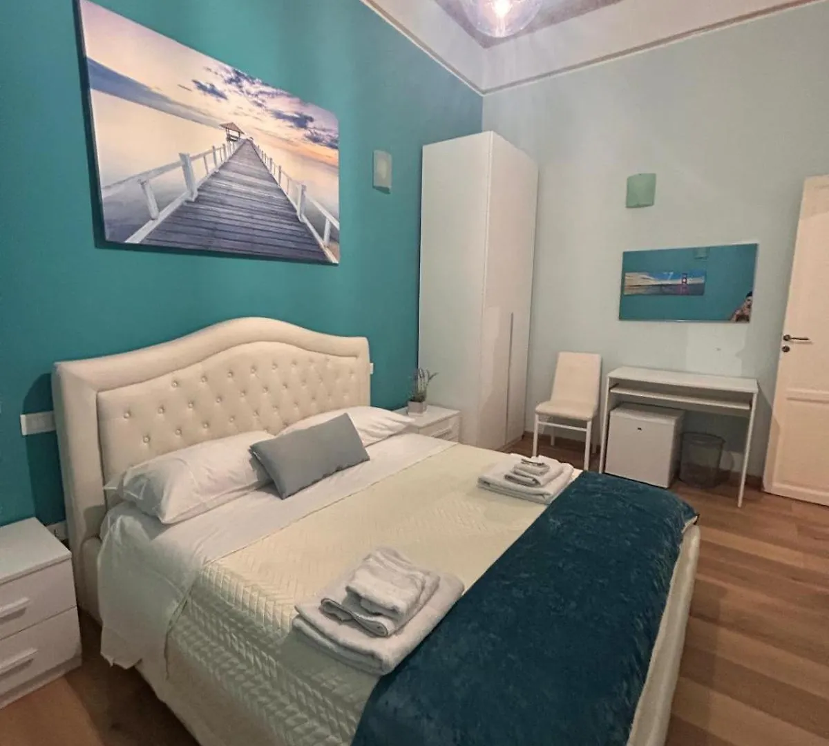 Emanuela Home Palermo Italien